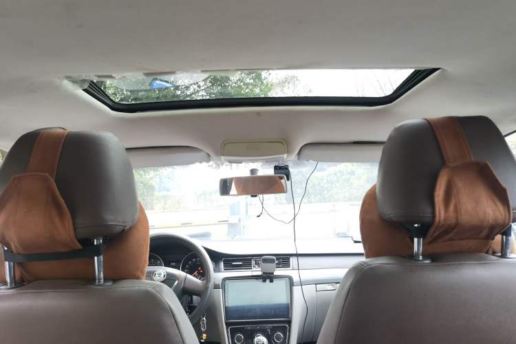 Used Skoda Superb 2010 1.4 TSI Manual Luxury Edition Headliner