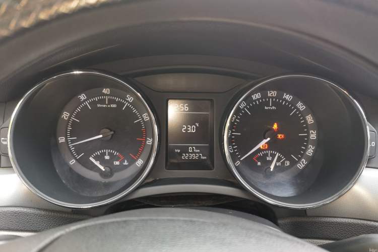 Used Skoda Superb 2010 1.4 TSI Manual Luxury Edition Instrument Cluster