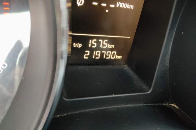 Used Skoda Superb 2010 1.4 TSI DSG Zhiya Edition Odometer Close Up