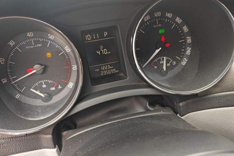 Used Skoda Superb 2010 1.4 TSI DSG Zhiya Edition Odometer Close Up