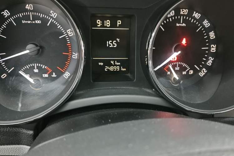 Used Skoda Superb 2010 1.4 TSI DSG Elegant Edition Odometer Close Up