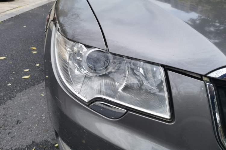 Used Skoda Superb 2010 1.4 TSI Manual Luxury Edition Right Front Headlight