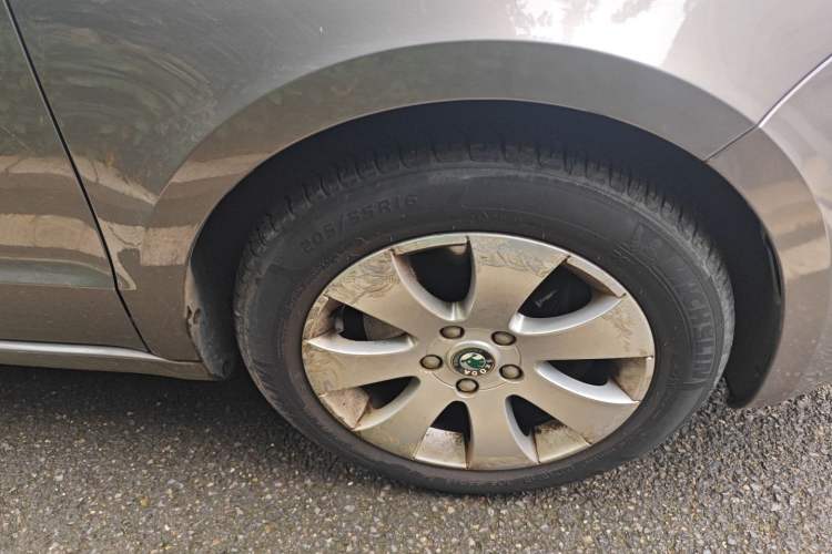 Used Skoda Superb 2010 1.4 TSI DSG Zhiya Edition Right Front Wheel Hub