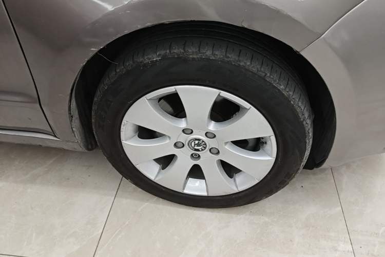 Used Skoda Superb 2010 1.4 TSI DSG Elegant Edition Right Front Wheel Hub