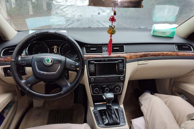 Used Skoda Superb 2010 1.4 TSI DSG Elegant Edition Center Console