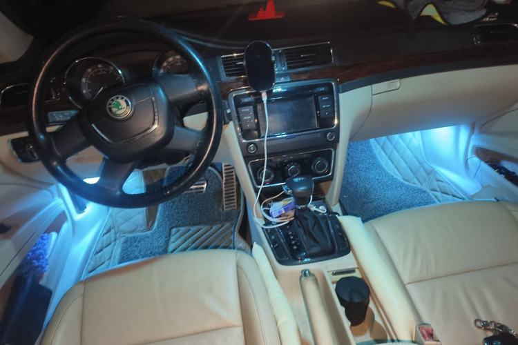Used Skoda Superb 2010 1.4 TSI DSG Elegant Edition Center Console