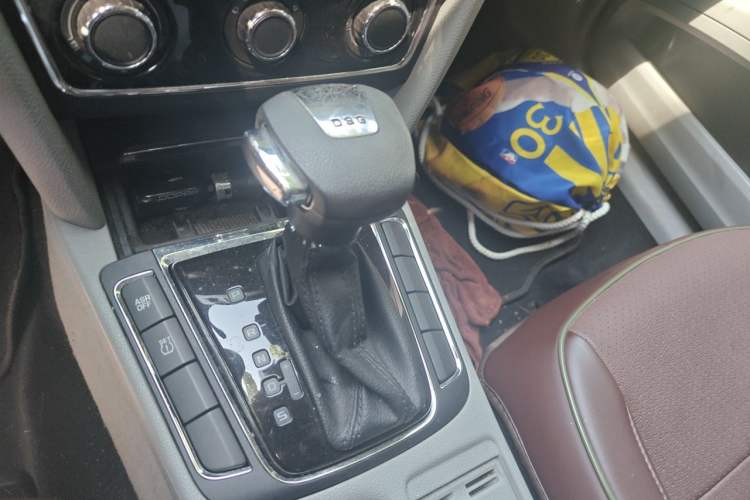 Used Skoda Superb 2010 1.4 TSI DSG Zhiya Edition Gear Lever