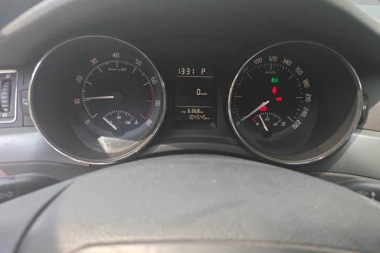 Used Skoda Superb 2010 1.4 TSI DSG Zhiya Edition Odometer Close Up