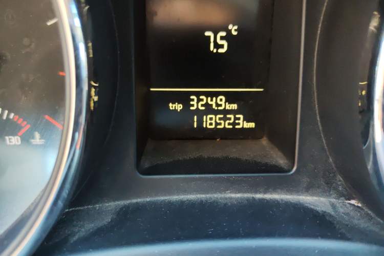 Used Skoda Superb 2010 1.4 TSI DSG Zhiya Edition Odometer Close Up