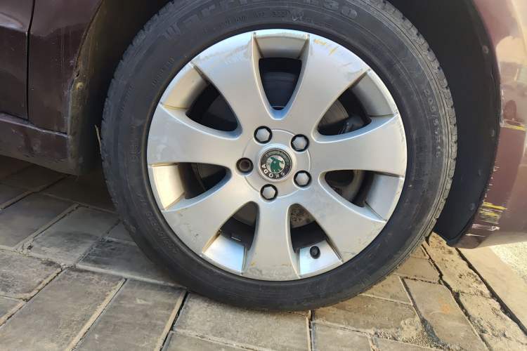Used Skoda Superb 2010 1.4 TSI DSG Zhiya Edition Right Front Wheel Hub