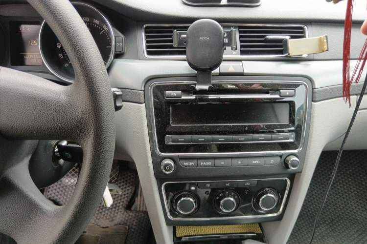 Used Skoda Superb 2010 1.4 TSI Manual Luxury Edition Audio And AC Panel