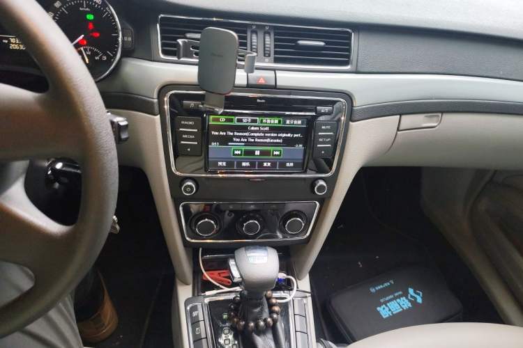 Used Skoda Superb 2010 1.4 TSI DSG Elegant Edition Audio And AC Panel