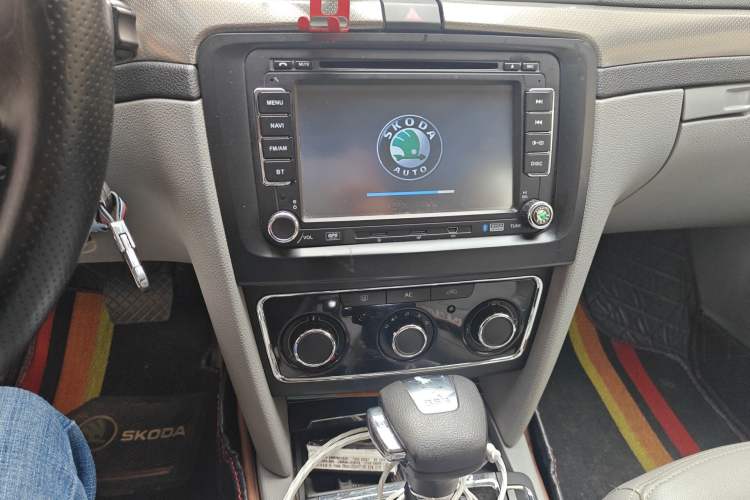 Used Skoda Superb 2010 1.4 TSI DSG Zhiya Edition Audio And AC Panel