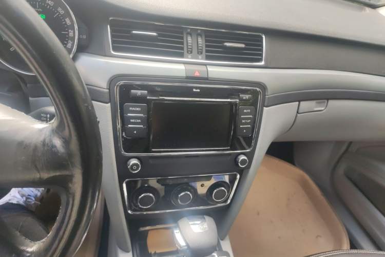 Used Skoda Superb 2010 1.4 TSI DSG Elegant Edition Audio And AC Panel