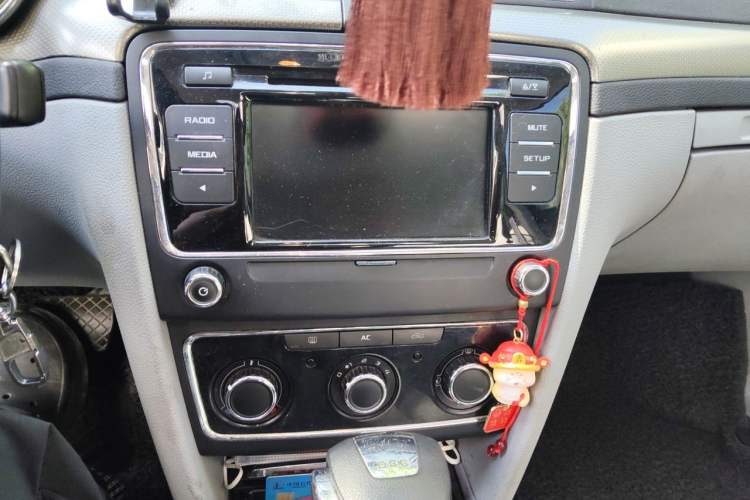 Used Skoda Superb 2010 1.4 TSI DSG Elegant Edition Audio And AC Panel