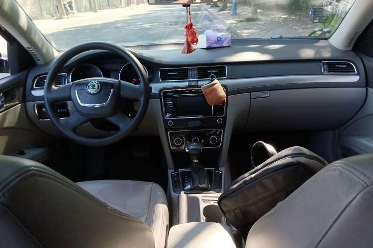 Used Skoda Superb 2010 1.4 TSI DSG Elegant Edition Center Console