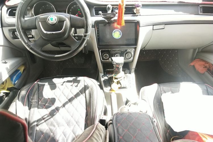 Used Skoda Superb 2010 1.4 TSI DSG Elegant Edition Center Console