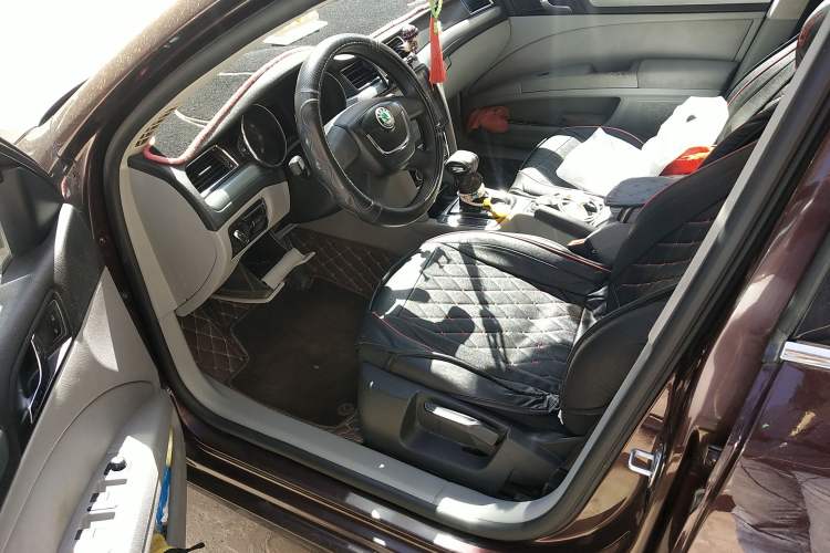 Used Skoda Superb 2010 1.4 TSI DSG Elegant Edition Driver Seat