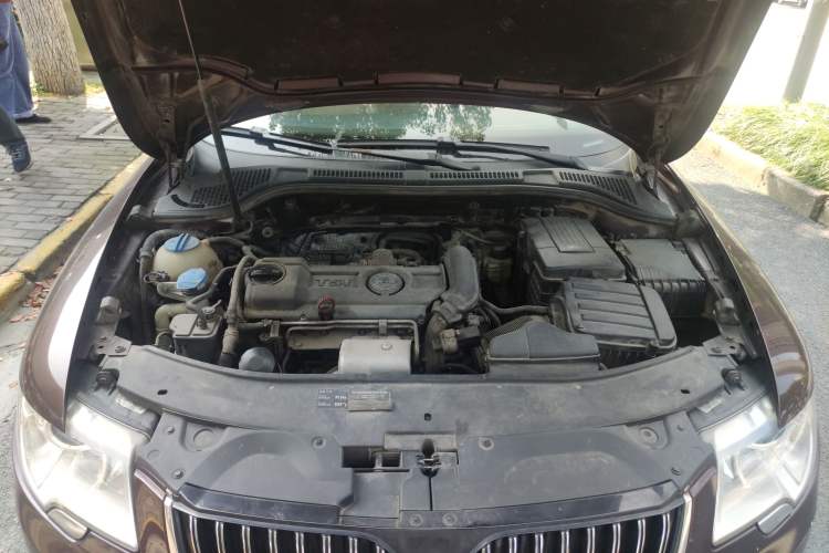 Used Skoda Superb 2010 1.4 TSI DSG Elegant Edition Engine Bay