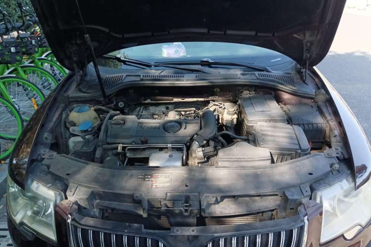 Used Skoda Superb 2010 1.4 TSI DSG Elegant Edition Engine Bay
