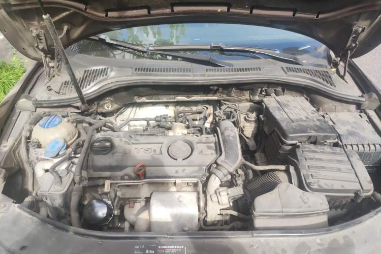 Used Skoda Superb 2010 1.4 TSI DSG Elegant Edition Engine Bay