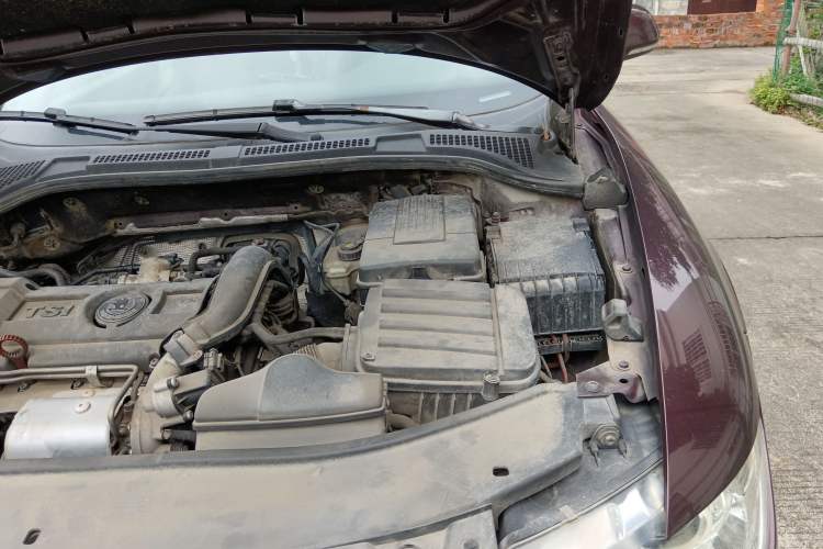 Used Skoda Superb 2010 1.4 TSI Manual Luxury Edition Engine Bay Left