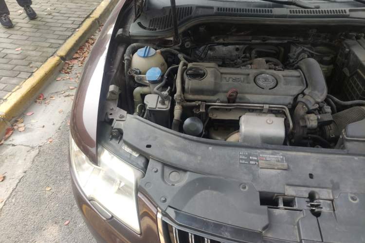 Used Skoda Superb 2010 1.4 TSI DSG Elegant Edition Engine Bay Right
