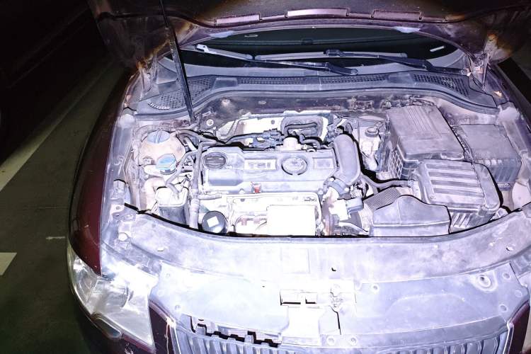 Used Skoda Superb 2010 1.4 TSI DSG Zhiya Edition Engine Bay Right