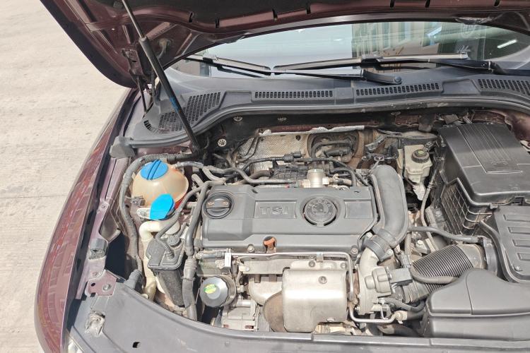 Used Skoda Superb 2010 1.4 TSI DSG Zhiya Edition Engine Bay Right