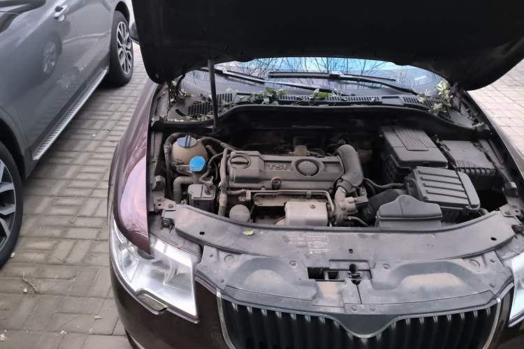 Used Skoda Superb 2010 1.4 TSI DSG Zhiya Edition Engine Bay Right