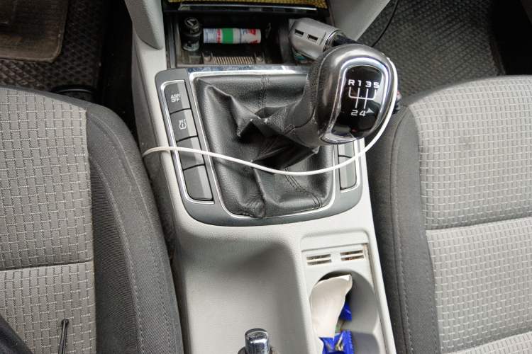 Used Skoda Superb 2010 1.4 TSI Manual Luxury Edition Gear Lever