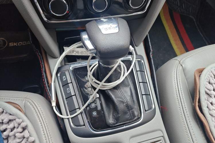 Used Skoda Superb 2010 1.4 TSI DSG Zhiya Edition Gear Lever