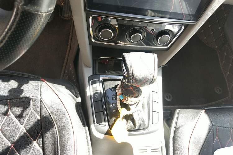 Used Skoda Superb 2010 1.4 TSI DSG Elegant Edition Gear Lever