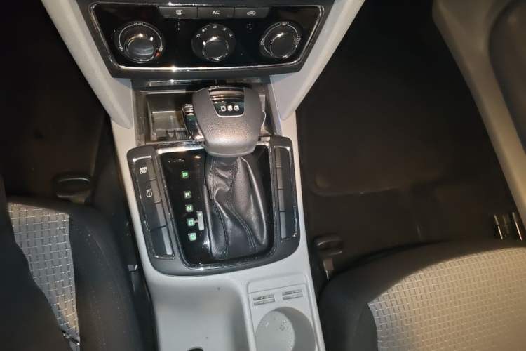 Used Skoda Superb 2010 1.4 TSI DSG Zhiya Edition Gear Lever