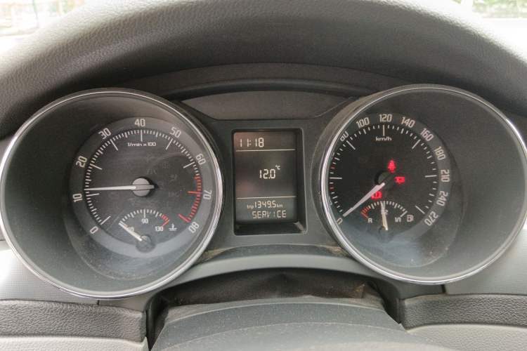 Used Skoda Superb 2010 1.4 TSI Manual Luxury Edition Instrument Cluster