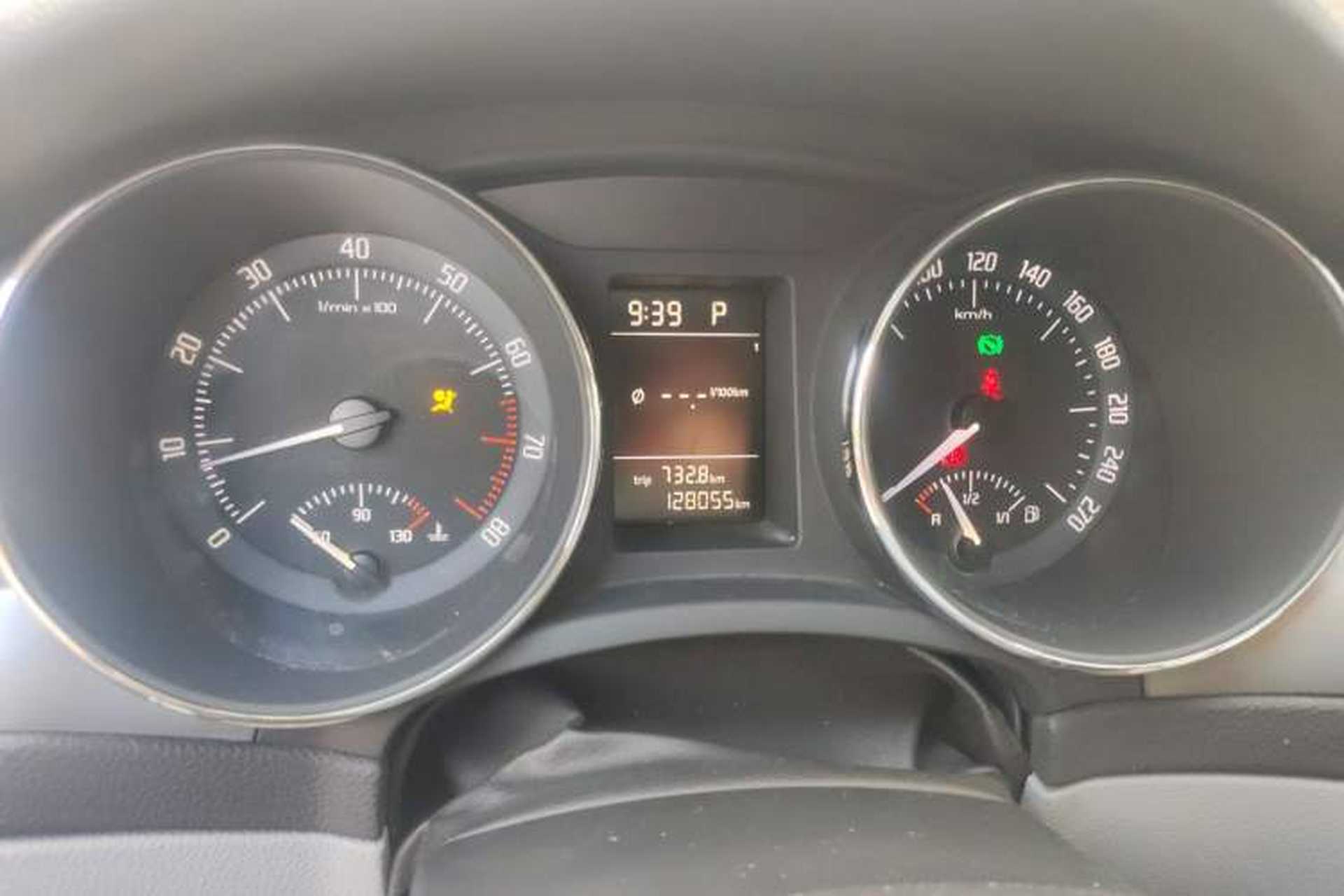 Used Skoda Superb 2010 1.4 TSI DSG Elegant Edition Instrument Cluster