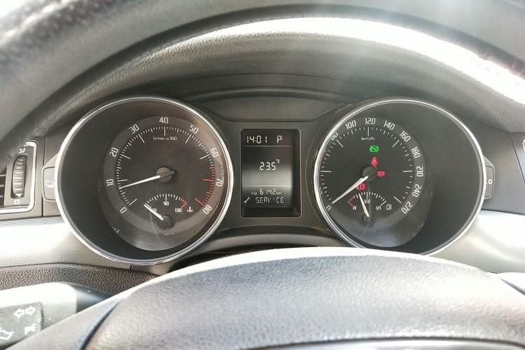 Used Skoda Superb 2010 1.4 TSI DSG Elegant Edition Instrument Cluster