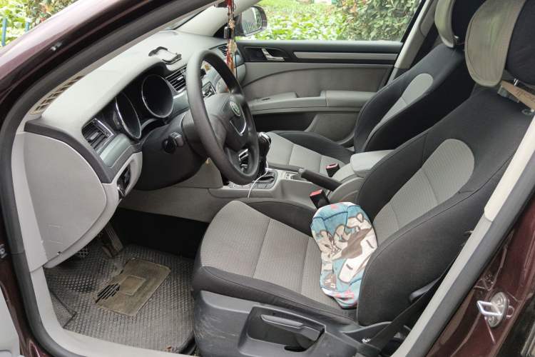 Used Skoda Superb 2010 1.4 TSI Manual Luxury Edition Left Front Seat