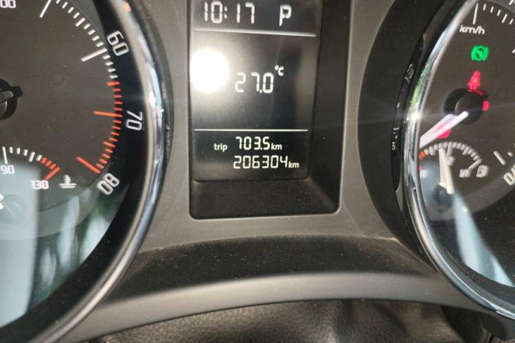 Used Skoda Superb 2010 1.4 TSI DSG Elegant Edition Odometer Close Up
