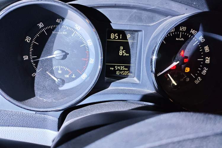 Used Skoda Superb 2010 1.4 TSI DSG Zhiya Edition Odometer Close Up