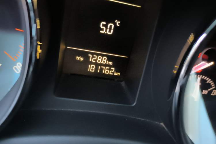 Used Skoda Superb 2010 1.4 TSI DSG Zhiya Edition Odometer Close Up