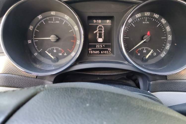 Used Skoda Superb 2010 1.4 TSI DSG Elegant Edition Odometer Close Up