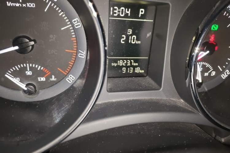 Used Skoda Superb 2010 1.4 TSI DSG Zhiya Edition Odometer Close Up