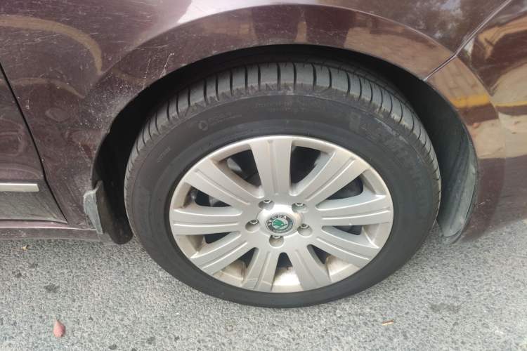 Used Skoda Superb 2010 1.4 TSI DSG Elegant Edition Right Front Wheel Hub