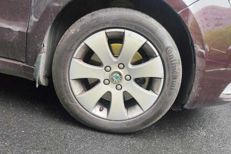 Used Skoda Superb 2010 1.4 TSI DSG Elegant Edition Right Front Wheel Hub