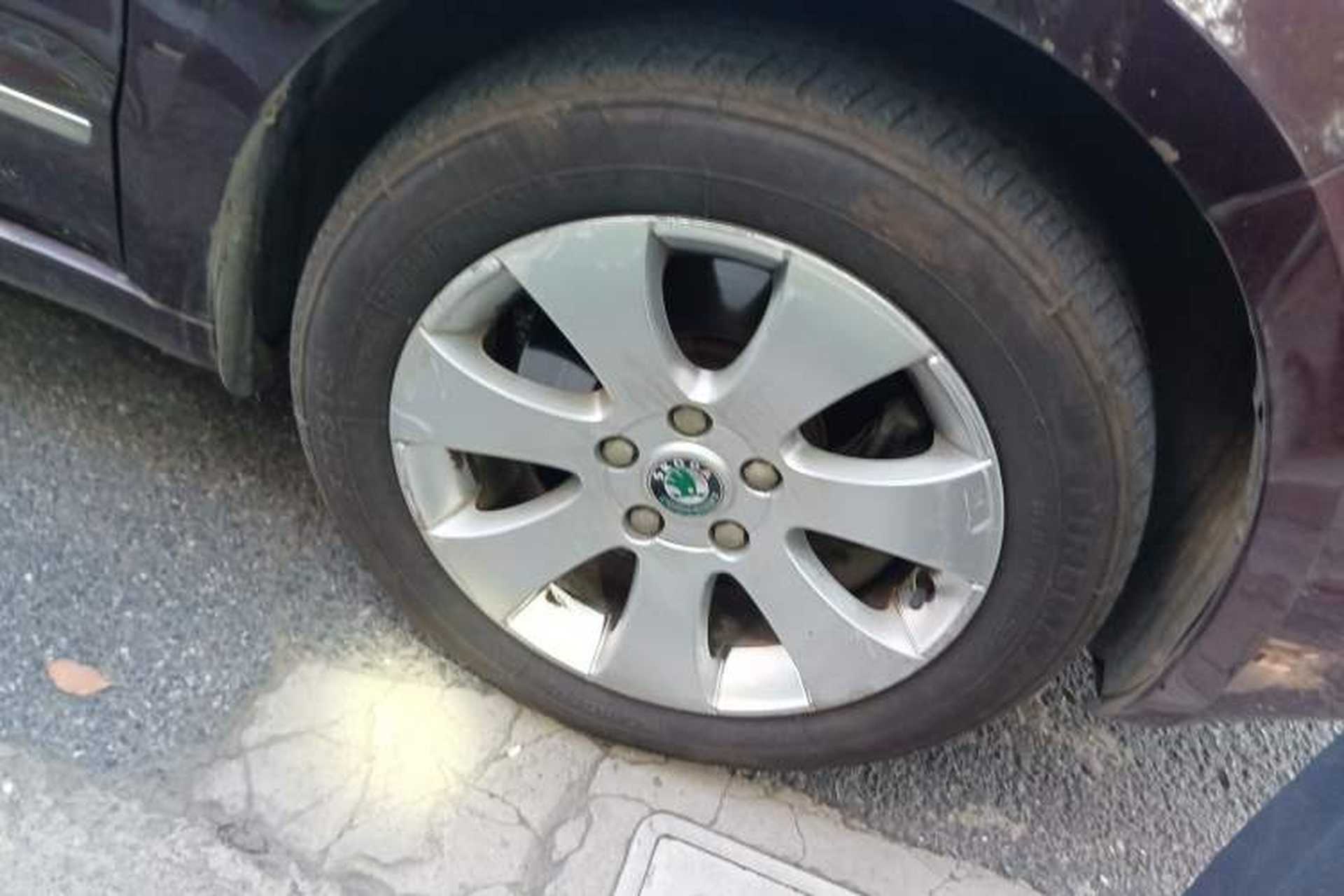 Used Skoda Superb 2010 1.4 TSI DSG Elegant Edition Right Front Wheel Hub