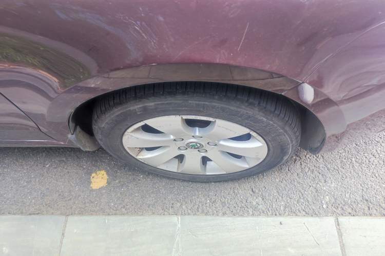 Used Skoda Superb 2010 1.4 TSI DSG Elegant Edition Right Front Wheel Hub