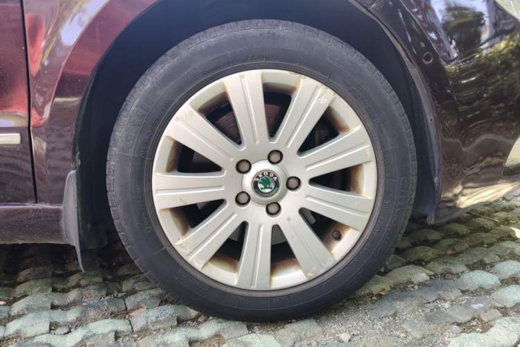 Used Skoda Superb 2010 1.4 TSI DSG Elegant Edition Right Front Wheel Hub