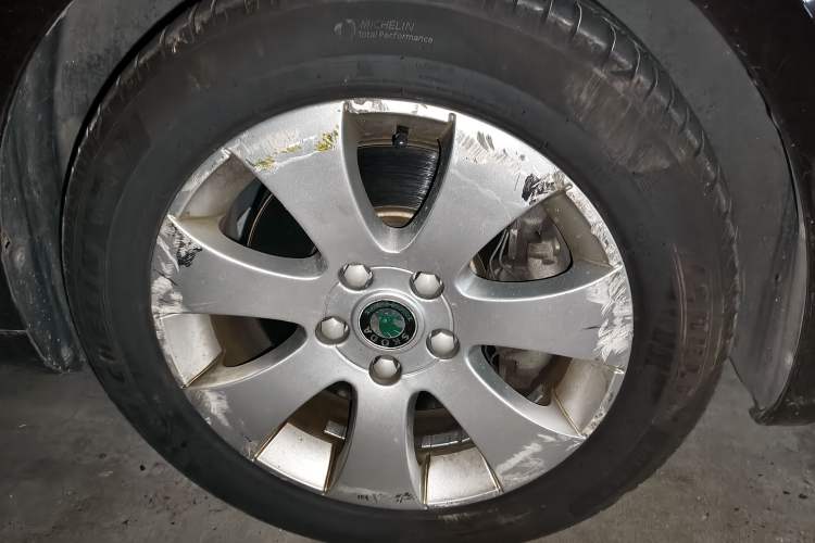 Used Skoda Superb 2010 1.4 TSI DSG Zhiya Edition Right Front Wheel Hub