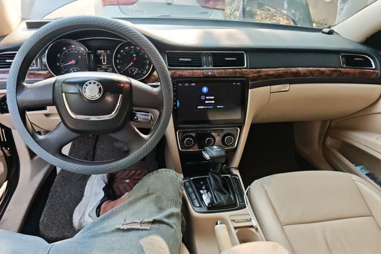 Used Skoda Superb 2010 1.4 TSI DSG Elegant Edition Center Console